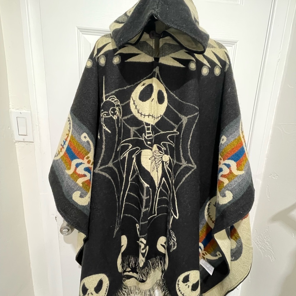 NIGHTMARE BEFORE CHRISTMAS HOODED PONCH